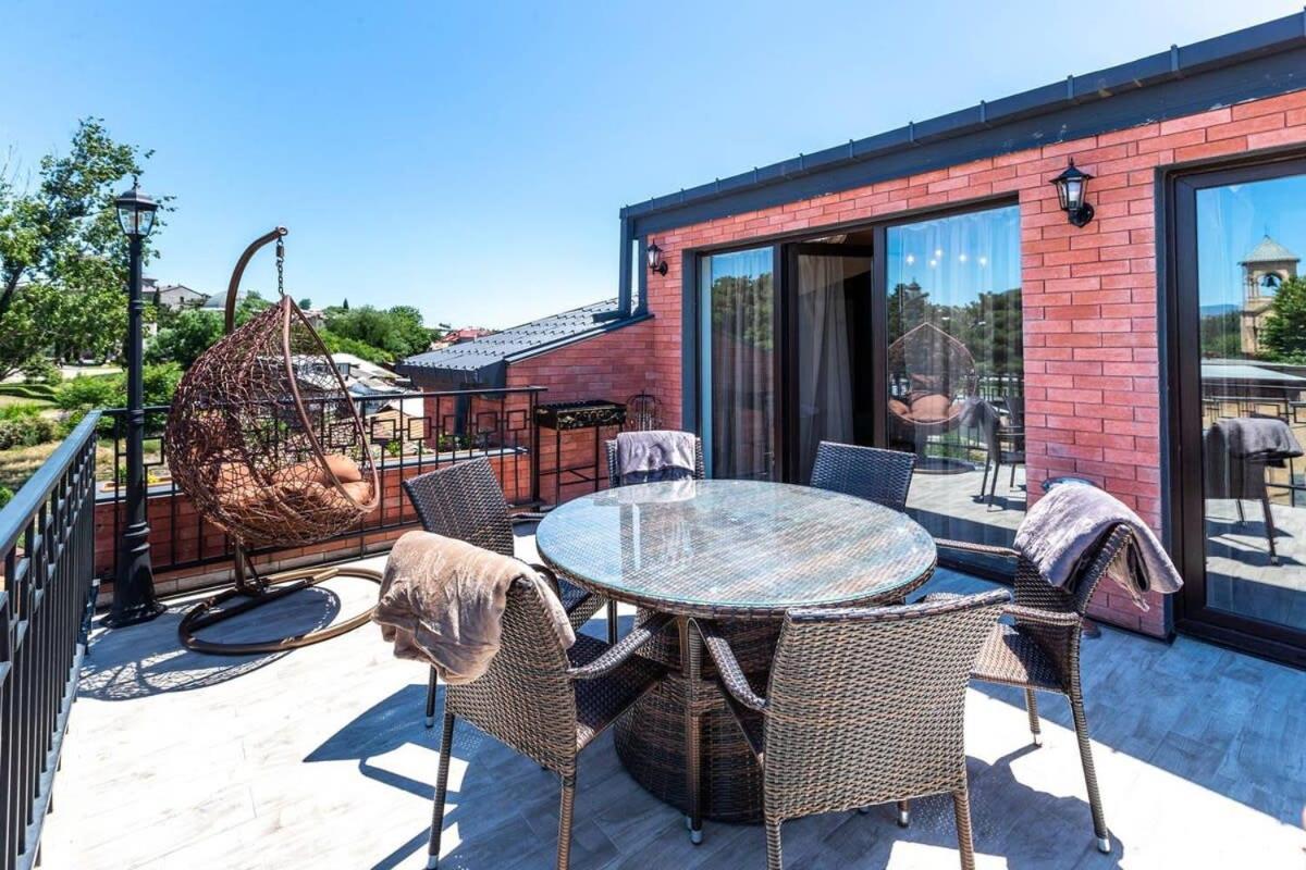 3Br Apt W Huge Terrace & Magnificent Views Tbilisi Exterior photo