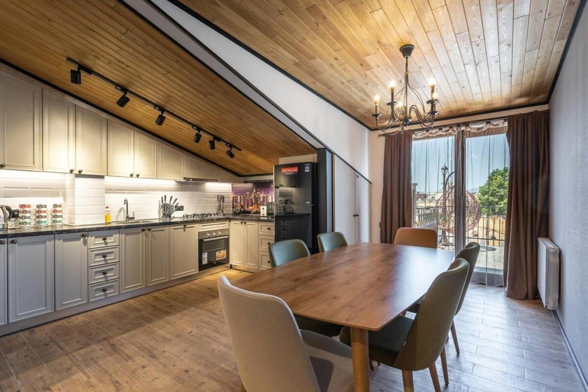 3Br Apt W Huge Terrace & Magnificent Views Tbilisi Exterior photo